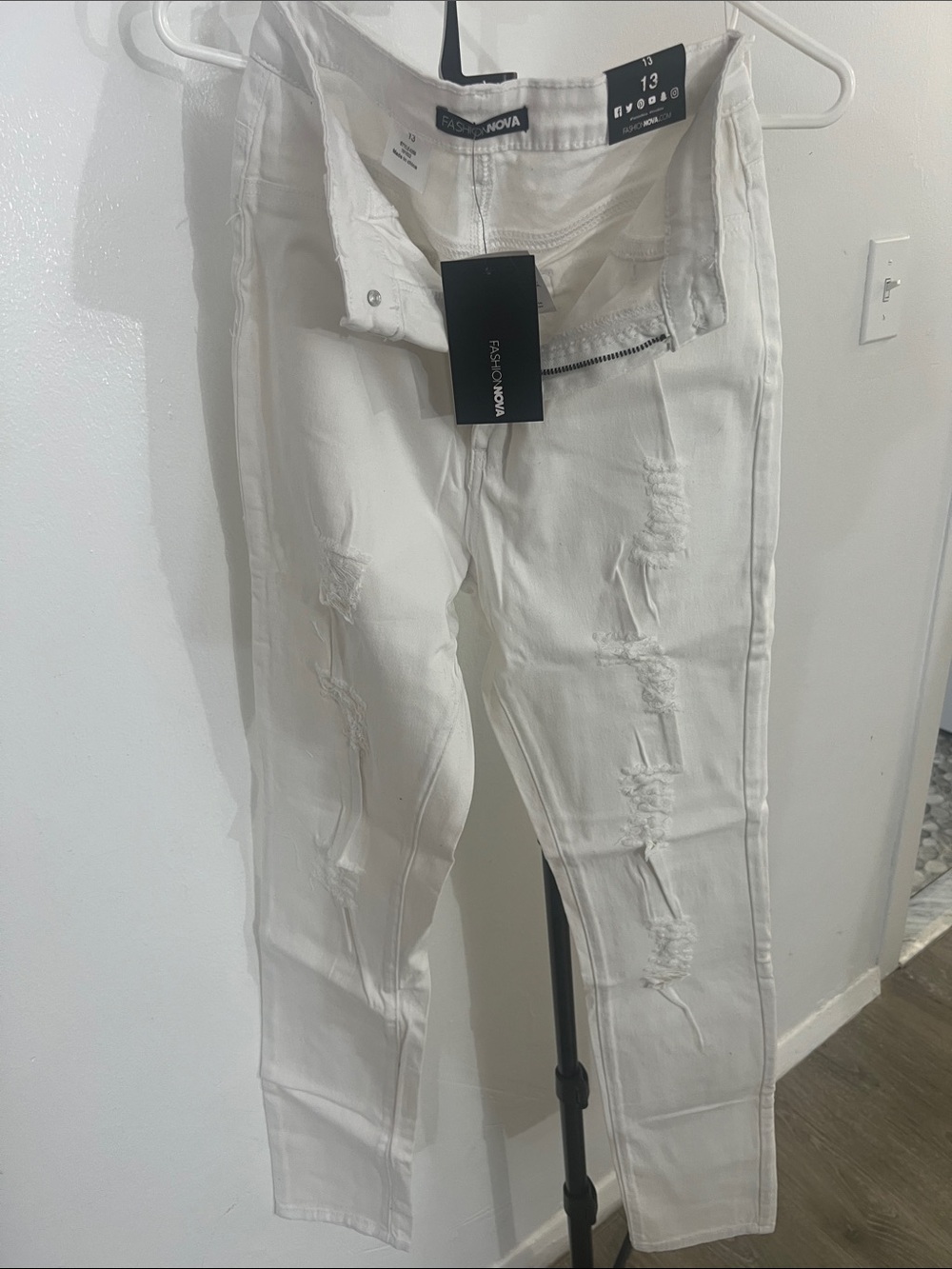 Fashion Nova women’s White Skinny Distressed Jeans
